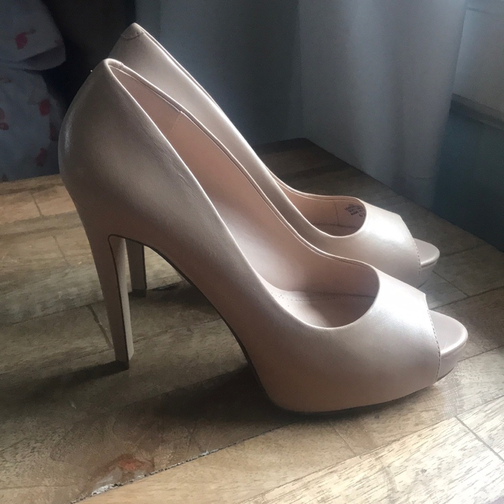 Nude peep toe pumps